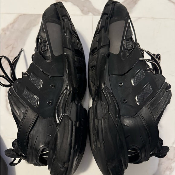MENS SIZE 10 BALENCIAGA RUNNERS - Picture 2 of 4